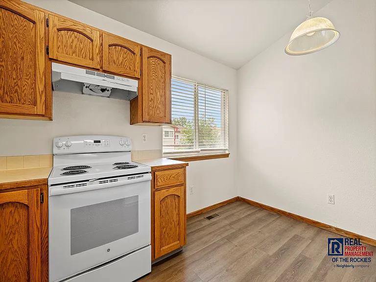 437 Radiant Dr — Photo 4