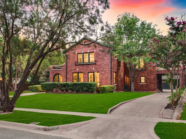 2127 Pembroke Dr, Fort Worth, TX 76110