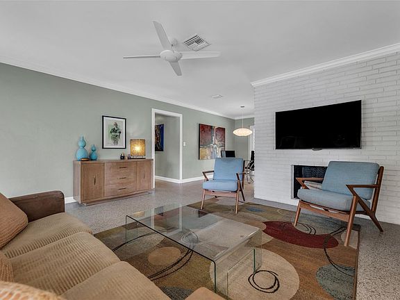 5th image of 2833 NE 3rd Terrace