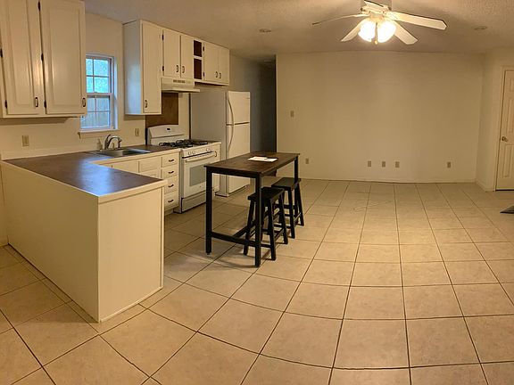 Open kitchen/living room
