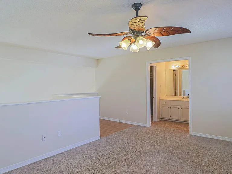13472 Locust Hill Dr — Photo 14