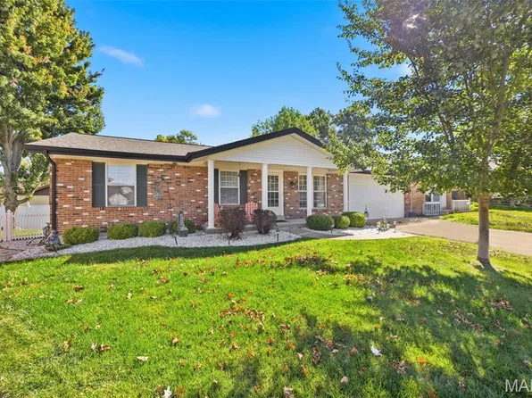5858 Hunterbrook Ct, Saint Louis, MO 63129