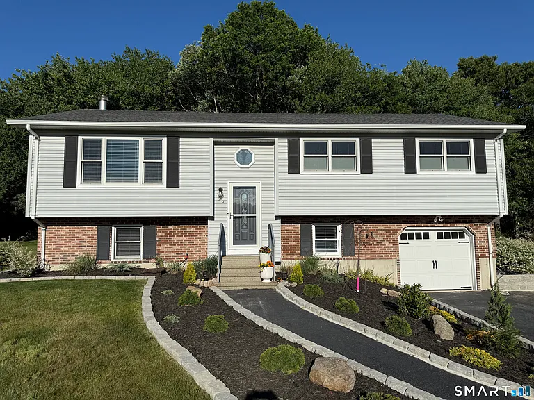 29 Deer Ridge Rd — Photo 2