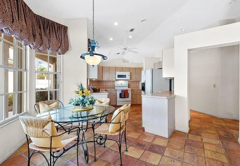 8170 Hampton Wood Dr — Photo 6