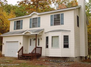1044 Hampstead Rd, Bushkill, PA 18324