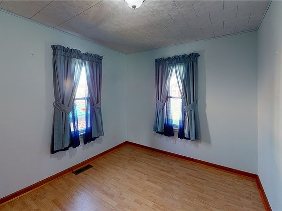 5th image of 2613 Hugh St