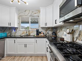 1023 E Seldon Ln, Phoenix, AZ 85020