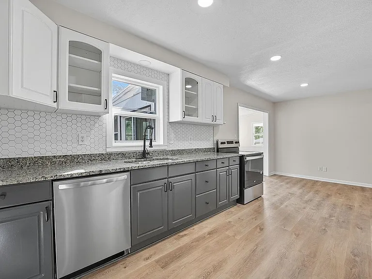 3605 SW Pryor Rd — Photo 3