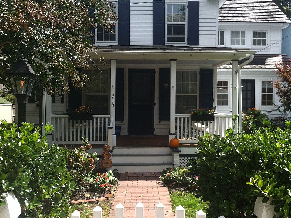 2nd image of 714 Corgie St