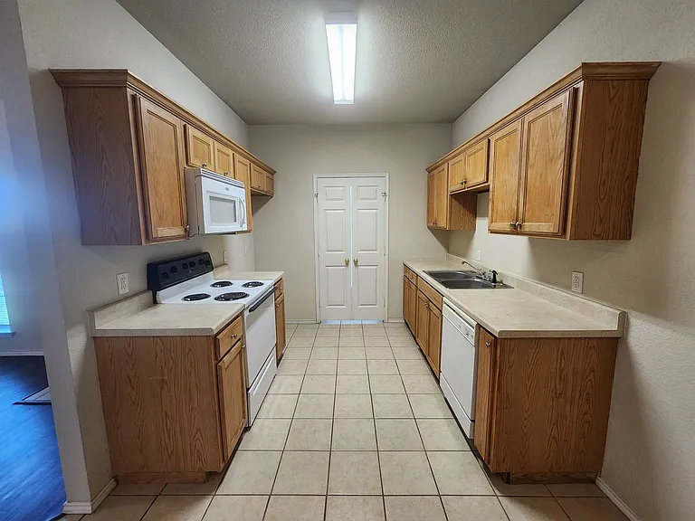 106 Collett Ct — Photo 5