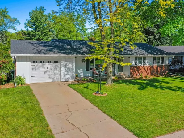 1223 Monterey Trl, De Pere, WI 54115