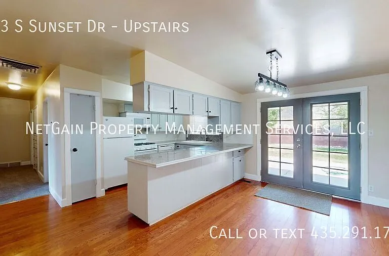643 S Sunset Dr #UPSTAIRS — Photo 6