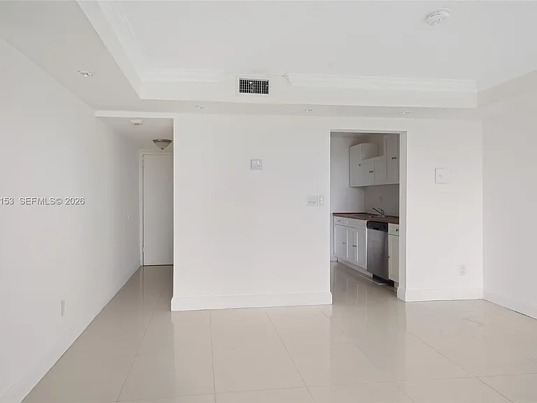 2000 NE 135th St #1010 — Photo 9