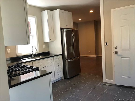 4th image of 597 Chapel St #1