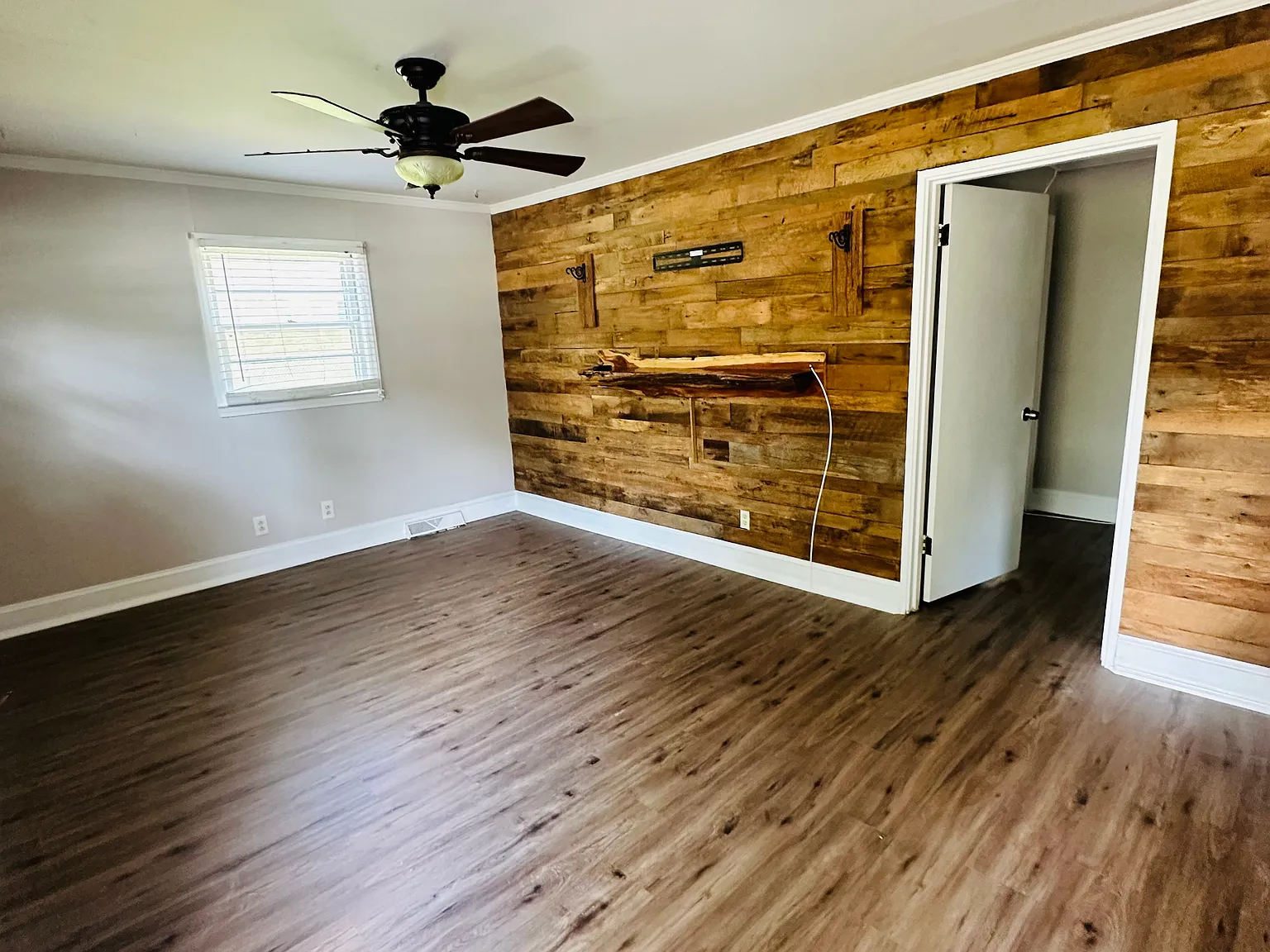 2 bed, 1.5 bath, 890 sqft, $1,200 — Photo 2