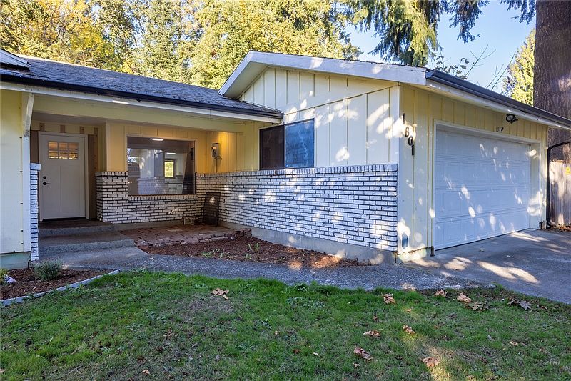 4th image of 1601 Sunset Way