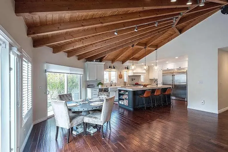 5 bed, 3.5 bath, 4000 sqft, $12,400 — Photo 2