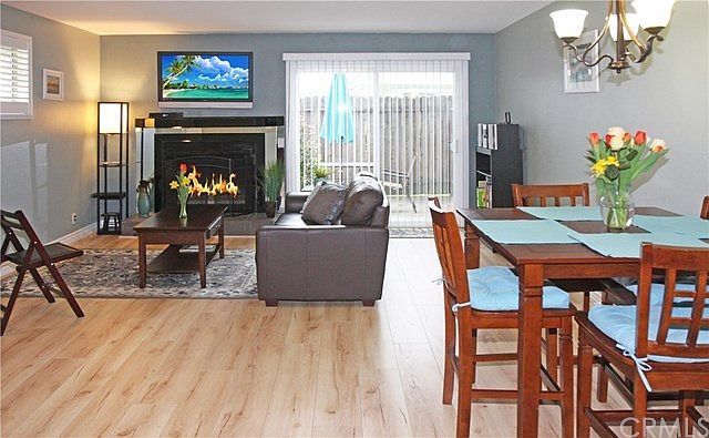 1st image of 936 W 18th St #16