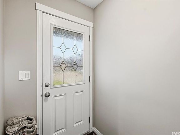 3rd image of 150 Henick CRESCENT
