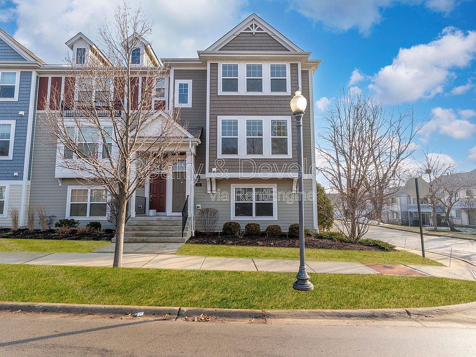 1st image of 112 Waterbury Cir