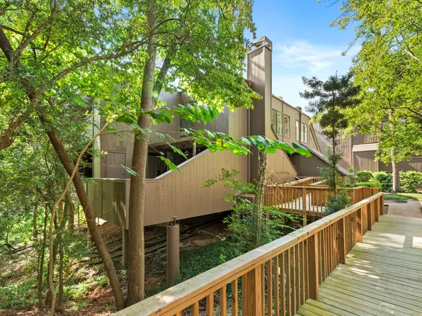 282 Litchfield Ln, Houston, TX 77024