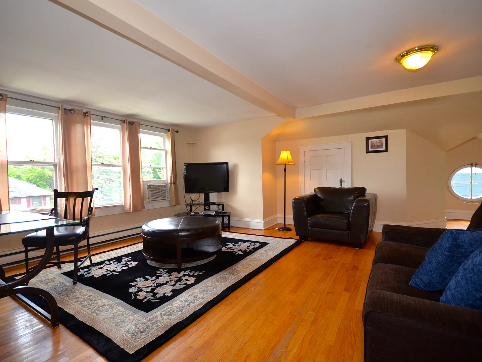 2 bed, 700 sqft, $1,100 — Photo 3