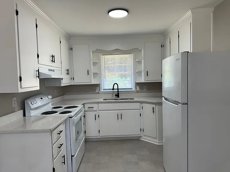 296 Decatur Dr — Photo 8