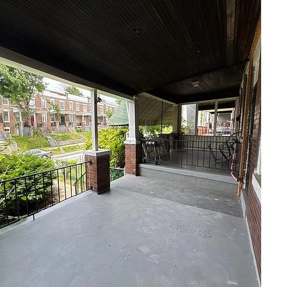 600 N Edgewood St — Photo 2