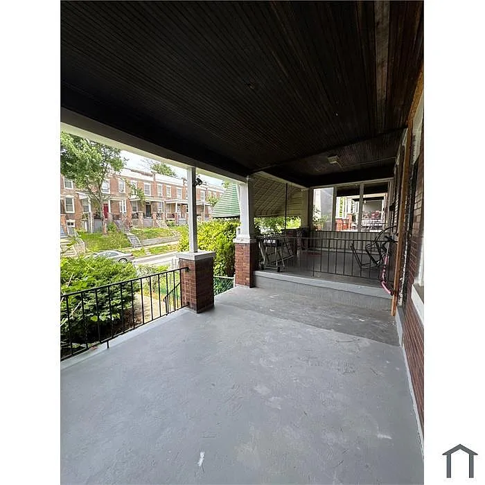 Building Photo - 600 N Edgewood St