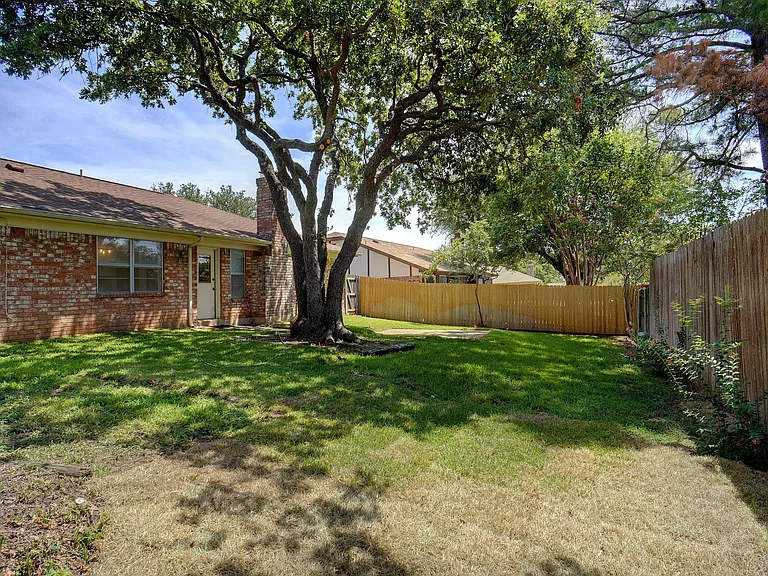 720 Huntwich Dr — Photo 29