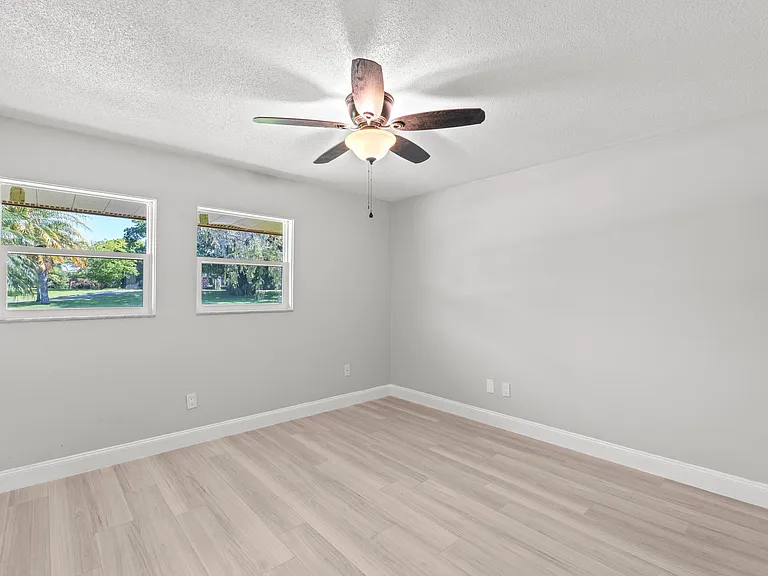 534 E Del Monte Ave — Photo 14