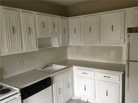 3rd image of 2651 S Palm Aire Dr APT 307