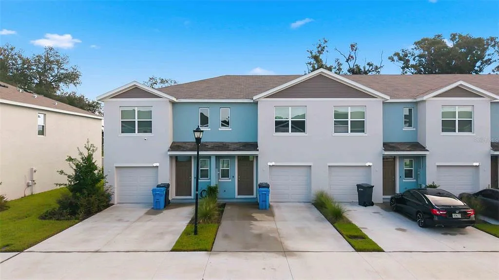 3 bed, 2.5 bath, 1488 sqft, $2,450 — Photo 1