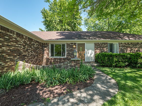 2nd image of 1405 Maria Ln