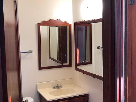 2nd image of 350 4th St SE #350
