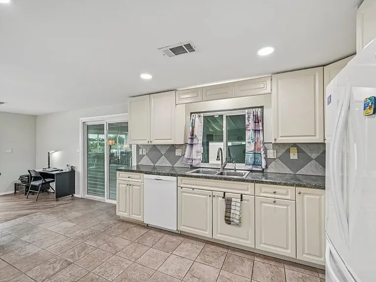 106 Lazy River Rd — Photo 8
