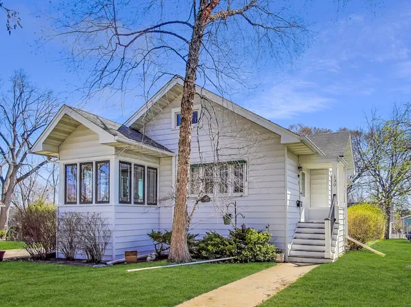 130 3rd St, Libertyville, IL 60048