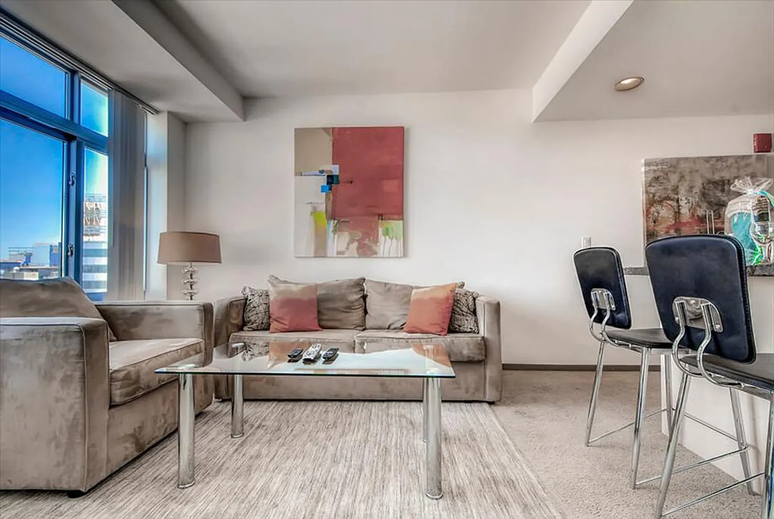 1 bed, 1.0 bath, 667 sqft, $7,953 — Photo 1