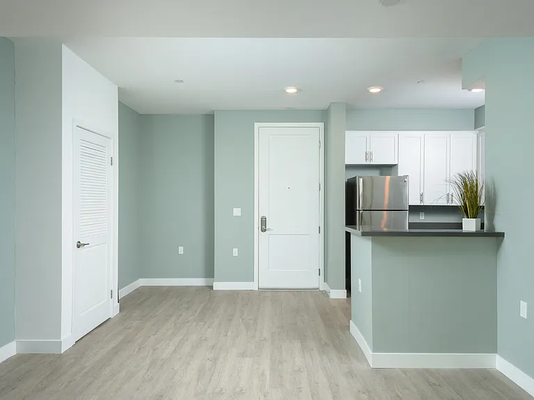 Sherman Way Luxury Apartment Homes — Photo 23