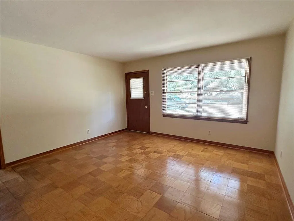 3 bed, 1.5 bath, 1443 sqft, $1,500 — Photo 4