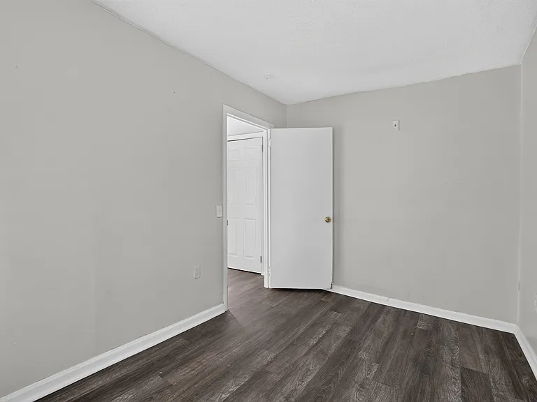 85 Vernon Ave #1 — Photo 2