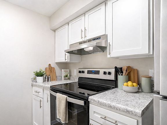 Beautiful Bright Kitchen