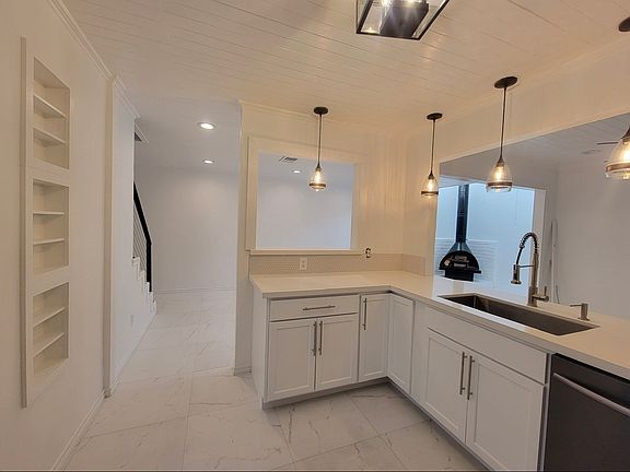 5th image of 1808 Saxony Ln