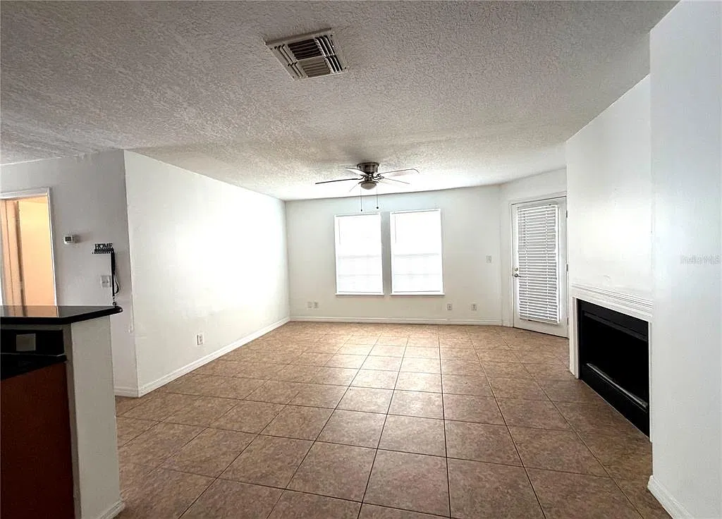 2 bed, 2.0 bath, 991 sqft, $1,400 — Photo 4