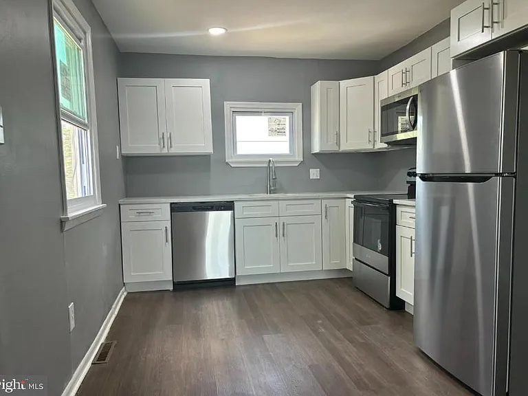 32 Edgewater Ave #B — Photo 4