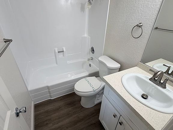 4th image of 3117 Valle Ave APT 15