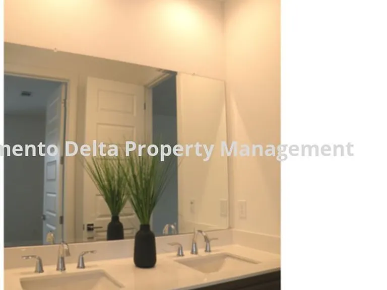 133 Fonseca St — Photo 10