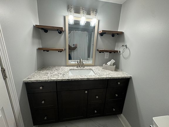 4th image of 351-355 S Main St #353B