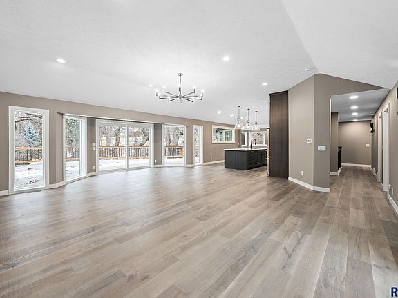 3rd image of 1200 E Tomar Rd