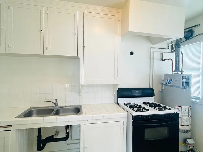 847 Poli St — Photo 2